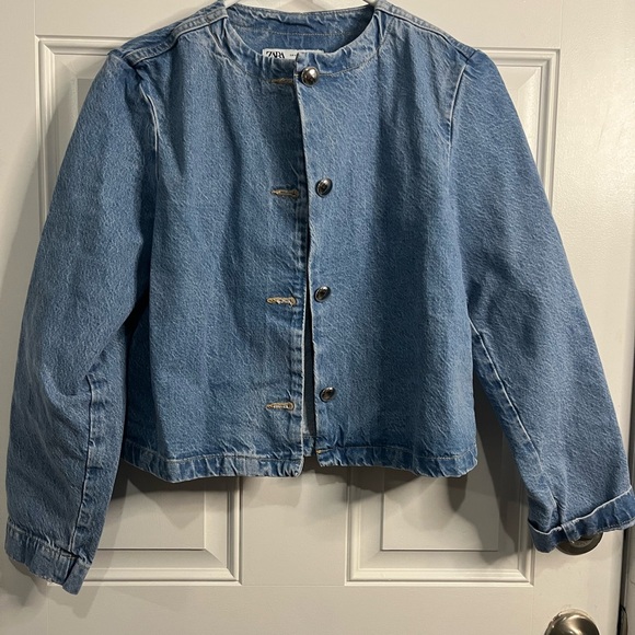 Zara Jackets & Blazers - Zara collarless Cropped denim Jean Boxy Fit jacket w/ silver buttons XS